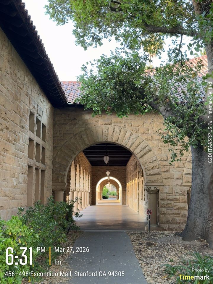 Contoh: foto Timemark yang diambil di Stanford, terverifikasi Asli